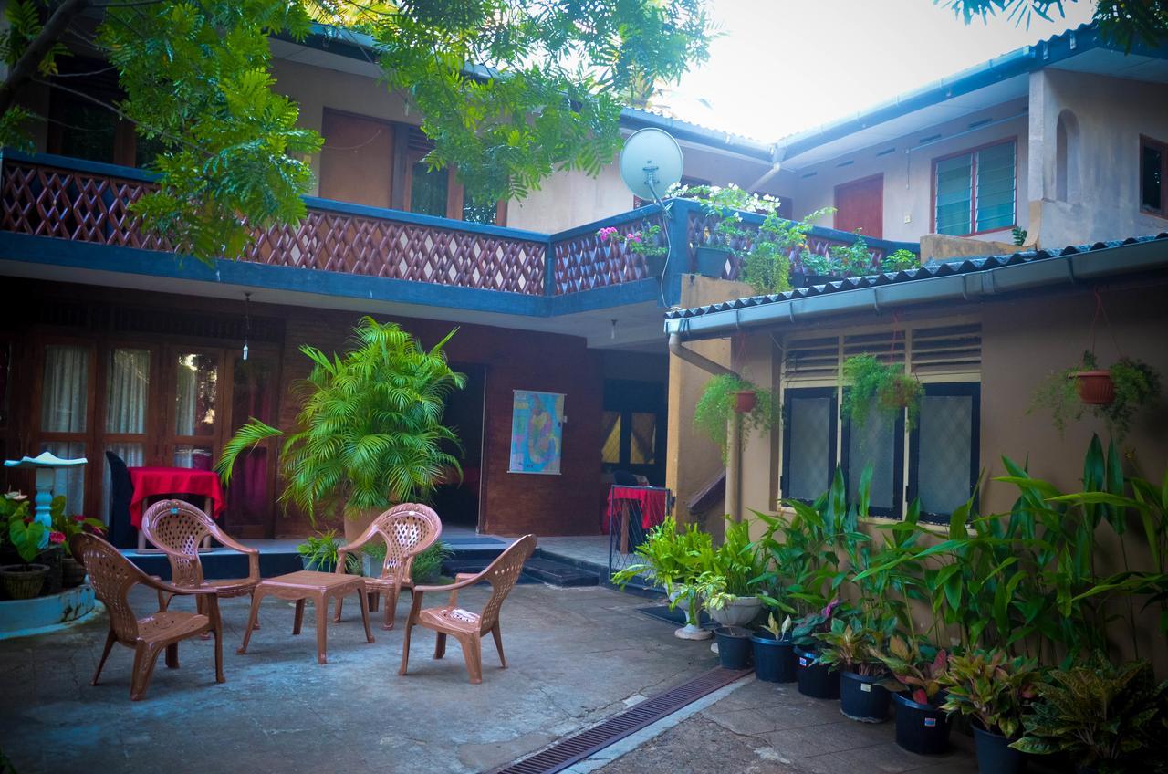Lake View The Tourist Guest House Anurâdhapura Extérieur photo